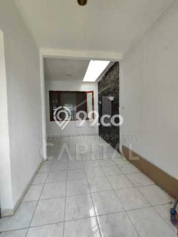 Disewakan! Rumah 3 Kamar Tidur &
3 Kamar Mandi di Cihampelas, Bandung Disewakan! Rumah 3 Kamar Tidur &
3 Kamar Mandi di Cihampelas, Bandung