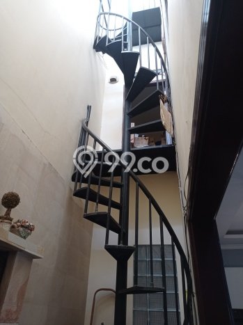 Dijual Rumah Luas Elegan Dengan View Eksklusif di Meruya, Jakarta Barat Dijual Rumah Luas Elegan Dengan View Eksklusif di Meruya, Jakarta Barat
