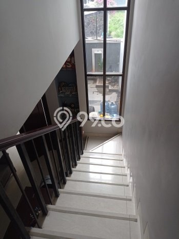 Dijual Rumah Luas Elegan Dengan View Eksklusif di Meruya, Jakarta Barat Dijual Rumah Luas Elegan Dengan View Eksklusif di Meruya, Jakarta Barat
