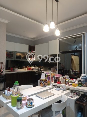 Dijual Rumah Luas Elegan Dengan View Eksklusif di Meruya, Jakarta Barat Dijual Rumah Luas Elegan Dengan View Eksklusif di Meruya, Jakarta Barat