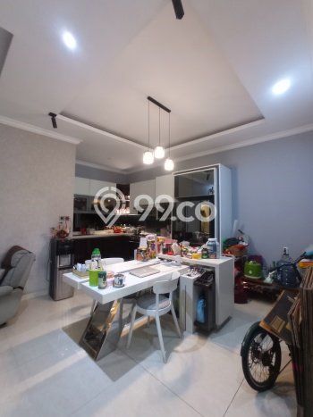 Dijual Rumah Luas Elegan Dengan View Eksklusif di Meruya, Jakarta Barat Dijual Rumah Luas Elegan Dengan View Eksklusif di Meruya, Jakarta Barat