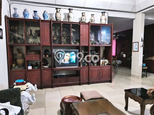Siap Huni Rumah Mewah 6 Kamar di Kebon Jeruk Dekat ke Mana Pun Siap Huni Rumah Mewah 6 Kamar di Kebon Jeruk Dekat ke Mana Pun