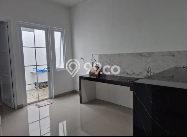 Lokasi strategis! Rumah siap pakai disewakan di Tangerang LB 72m2 Lokasi strategis! Rumah siap pakai disewakan di Tangerang LB 72m2