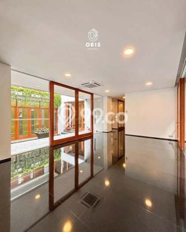 Dijual Rumah Luas Elegan Dengan View Eksklusif di Pondok Indah, Jakarta Selatan Dijual Rumah Luas Elegan Dengan View Eksklusif di Pondok Indah, Jakarta Selatan