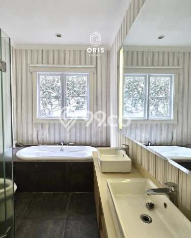 For Sale! Luxury House LT 298m2 Desain Modern di Kemang For Sale! Luxury House LT 298m2 Desain Modern di Kemang