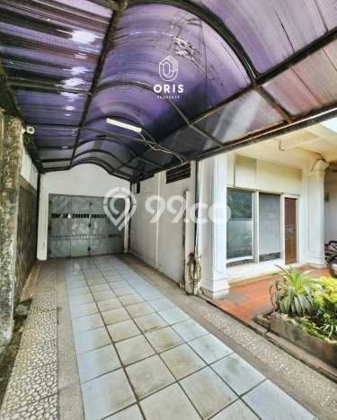 Rumah Elit Modern Tanpa Renovasi di Senopati Jakarta Selatan Rumah Elit Modern Tanpa Renovasi di Senopati Jakarta Selatan