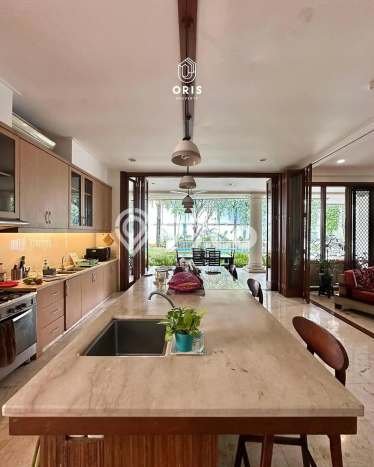 Rumah Mewah LB 580m2 Siap Huni Desain Elegan di Kemang, Jakarta Selatan Rumah Mewah LB 580m2 Siap Huni Desain Elegan di Kemang, Jakarta Selatan
