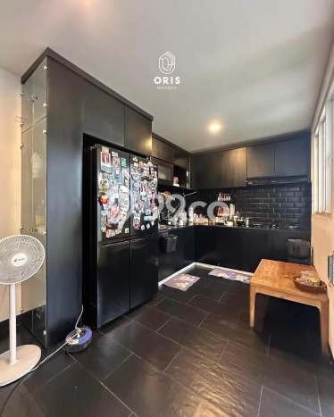 Rumah Mewah LB 170m2 Siap Huni Desain Elegan di Cirendeu, Jakarta Selatan Rumah Mewah LB 170m2 Siap Huni Desain Elegan di Cirendeu, Jakarta Selatan