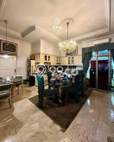 Siap Huni Hunian Elit 4 Kamar di Kebayoran Baru Dekat ke Mana Pun Siap Huni Hunian Elit 4 Kamar di Kebayoran Baru Dekat ke Mana Pun