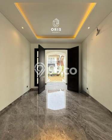 Hunian Mewah LB 400m2 Siap Huni Desain Elegan di Bintaro, Tangerang Selatan Hunian Mewah LB 400m2 Siap Huni Desain Elegan di Bintaro, Tangerang Selatan
