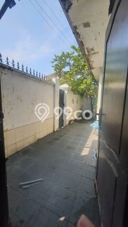 HARGA SPESIAL! Rumah Modern di Wonocolo, Surabaya, LT 210m2m² Bangunan 250m2m² Bisa Nego! HARGA SPESIAL! Rumah Modern di Wonocolo, Surabaya, LT 210m2m² Bangunan 250m2m² Bisa Nego!