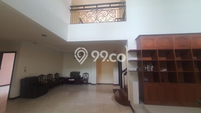Hunian Elit LB 550m2 Siap Huni Desain Elegan di Sukomanunggal, Surabaya Hunian Elit LB 550m2 Siap Huni Desain Elegan di Sukomanunggal, Surabaya