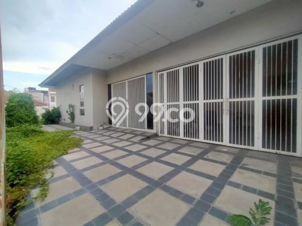 Rumah Mewah Siap Huni LT 586m2 di Dukuh Pakis, Surabaya Rumah Mewah Siap Huni LT 586m2 di Dukuh Pakis, Surabaya