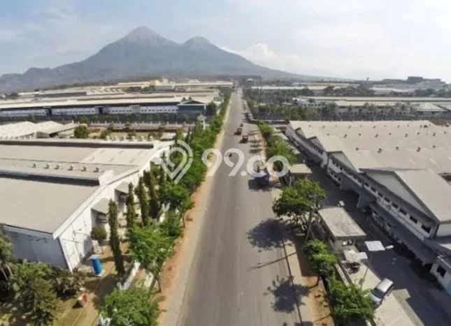 AREA KOMERSIAL! Pabrik di Ngoro, Luas 1500m², Posisi Premium AREA KOMERSIAL! Pabrik di Ngoro, Luas 1500m², Posisi Premium