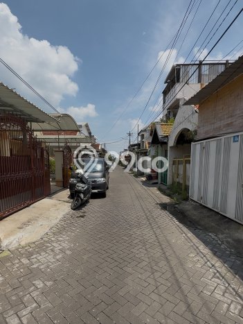 Hunian Cantik Modern Lb 135m2 di Tambaksari, Surabaya Hunian Cantik Modern Lb 135m2 di Tambaksari, Surabaya