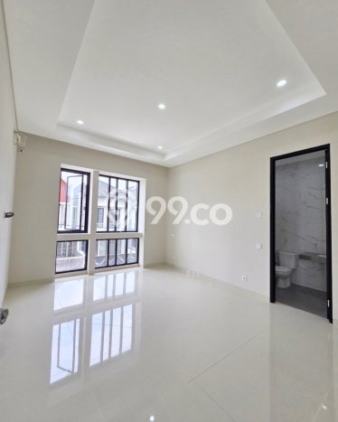 Rumah Mewah LB 200m2 Siap Huni Desain Elegan di Manyar, Surabaya Rumah Mewah LB 200m2 Siap Huni Desain Elegan di Manyar, Surabaya