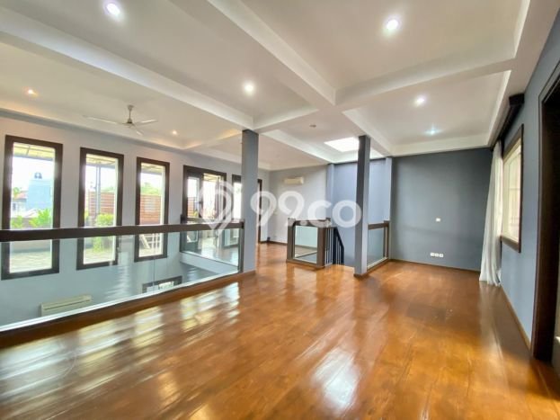 Hunian Elit LB 300m2 Siap Pakai Desain Elegan di Pondok Indah, Jakarta Selatan Hunian Elit LB 300m2 Siap Pakai Desain Elegan di Pondok Indah, Jakarta Selatan