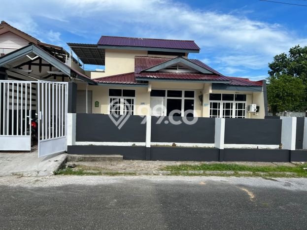 Rumah Strategis di Balikpapan Tengah, 3 KM, Area Tenang, LT 280m² Bangunan 250m² Rumah Strategis di Balikpapan Tengah, 3 KM, Area Tenang, LT 280m² Bangunan 250m²