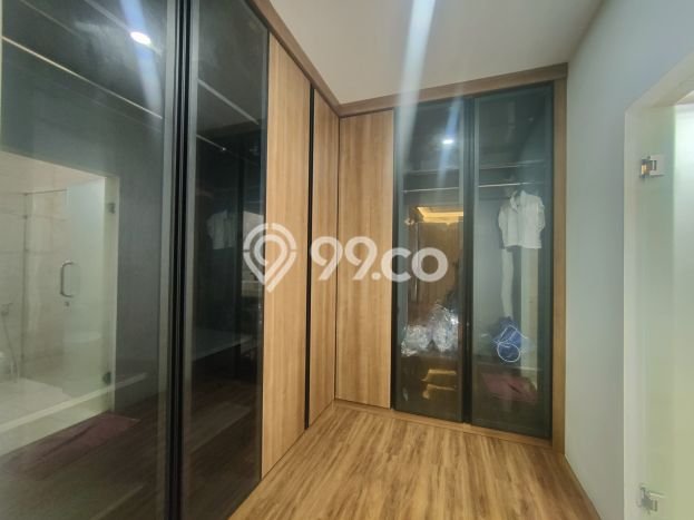 Rumah Strategis di Golf Island, Dekat Kawasan Komersial, Jakarta Utara - 5 Kamar Tidur Rumah Strategis di Golf Island, Dekat Kawasan Komersial, Jakarta Utara - 5 Kamar Tidur