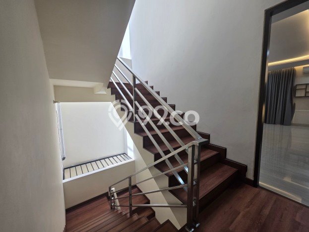 Rumah Elit Modern Tanpa Renovasi di Pluit Jakarta Utara Rumah Elit Modern Tanpa Renovasi di Pluit Jakarta Utara