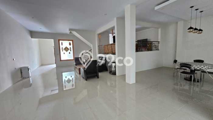 HOT LISTING! Rumah Nyaman di , Luas 250m2m² LB 500m2m² HOT LISTING! Rumah Nyaman di , Luas 250m2m² LB 500m2m²