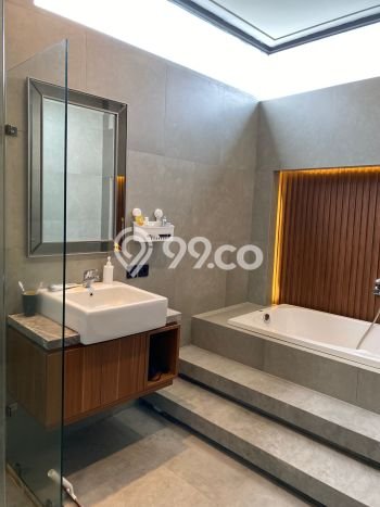 Rumah Mewah LB 422m2 Siap Huni Desain Elegan di Alam Sutera, Tangerang Rumah Mewah LB 422m2 Siap Huni Desain Elegan di Alam Sutera, Tangerang