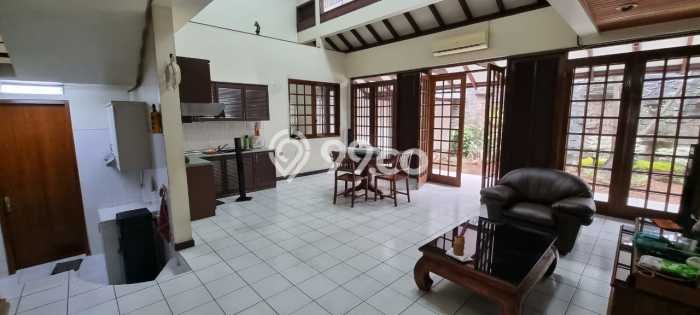 Ready to Use! Luxury House LT 336m2 Desain Modern di Puri Indah Ready to Use! Luxury House LT 336m2 Desain Modern di Puri Indah