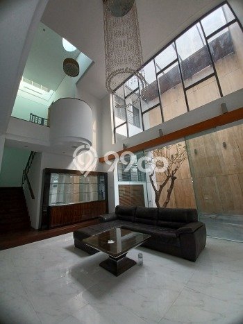 Ready to Use! Premium House LT 750m2 Desain Elegan di Intercon Ready to Use! Premium House LT 750m2 Desain Elegan di Intercon