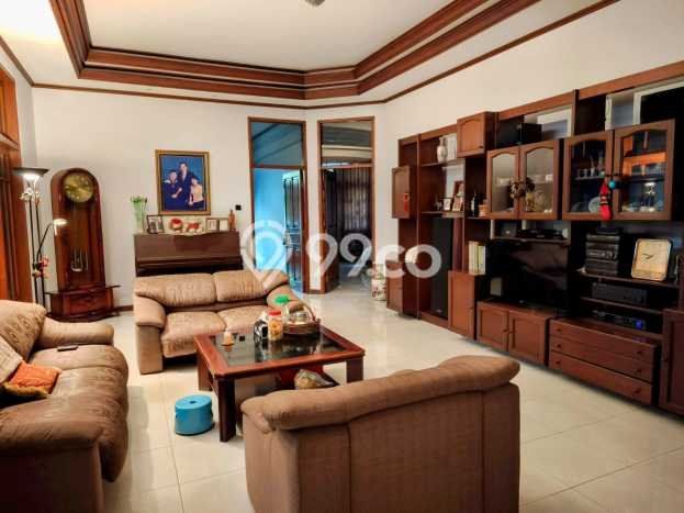 Jual Rumah Mewah Elegan Dengan View Eksklusif di Puri Indah, Jakarta Barat Jual Rumah Mewah Elegan Dengan View Eksklusif di Puri Indah, Jakarta Barat