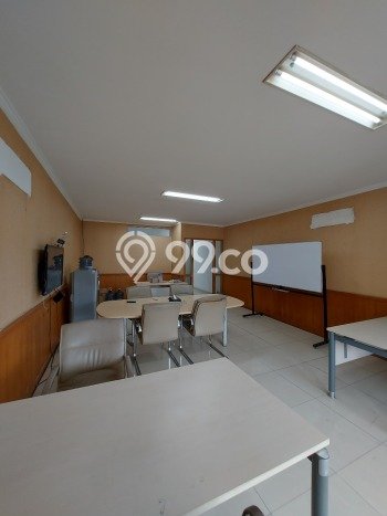 LOKASI PREMIUM! Ruko di Kebayoran Baru, Luas 390m2m², Area Bisnis LOKASI PREMIUM! Ruko di Kebayoran Baru, Luas 390m2m², Area Bisnis