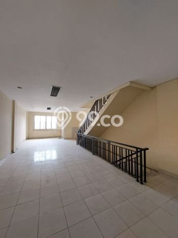Unit Komersial Disewakan di Jakarta Utara Area Strategis Harga Kompetitif Unit Komersial Disewakan di Jakarta Utara Area Strategis Harga Kompetitif