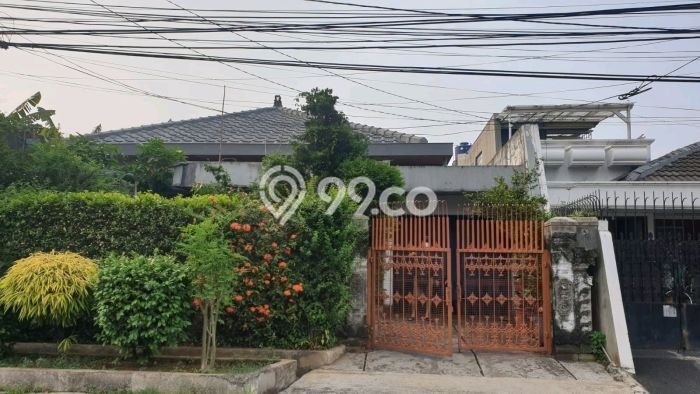 Rumah Mewah Dijual LT 240m2 di Kebon Jeruk, Jakarta Barat Rumah Mewah Dijual LT 240m2 di Kebon Jeruk, Jakarta Barat