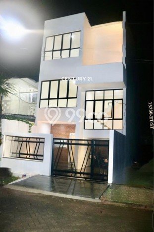 Rumah Strategis Minimalis Lb 230m2 di Ciputat, Tangerang Selatan Rumah Strategis Minimalis Lb 230m2 di Ciputat, Tangerang Selatan