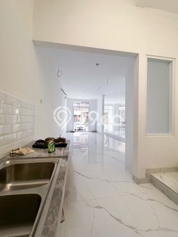 Dijual Rumah Luas Megah Dengan View Eksklusif di Bintaro, Tangerang Selatan Dijual Rumah Luas Megah Dengan View Eksklusif di Bintaro, Tangerang Selatan