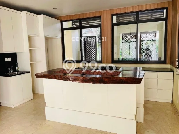 Disewakan! Rumah 4 Kamar Tidur &
4 Kamar Mandi di Lebak Bulus, Jakarta Selatan Disewakan! Rumah 4 Kamar Tidur &
4 Kamar Mandi di Lebak Bulus, Jakarta Selatan