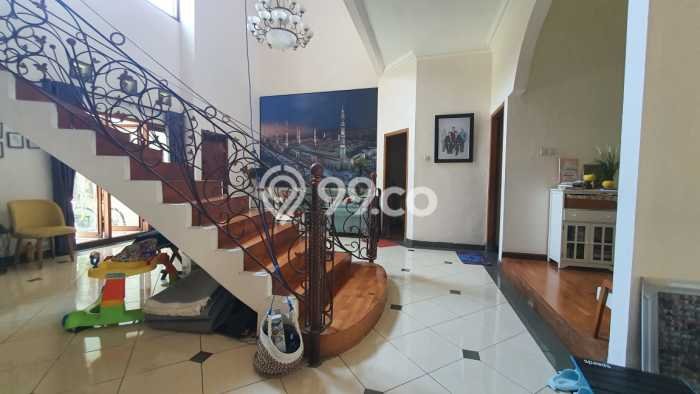 HUNIAN BERKELAS! Rumah Exclusive Rungkut, Surabaya, Luas Tanah 300m2m² Luas Bangunan 550m2m² HUNIAN BERKELAS! Rumah Exclusive Rungkut, Surabaya, Luas Tanah 300m2m² Luas Bangunan 550m2m²