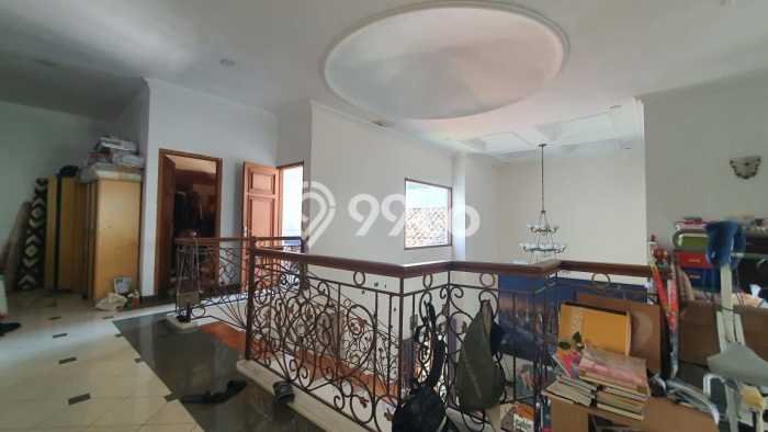 HUNIAN BERKELAS! Rumah Exclusive Rungkut, Surabaya, Luas Tanah 300m2m² Luas Bangunan 550m2m² HUNIAN BERKELAS! Rumah Exclusive Rungkut, Surabaya, Luas Tanah 300m2m² Luas Bangunan 550m2m²