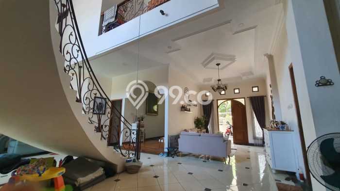 HUNIAN BERKELAS! Rumah Exclusive Rungkut, Surabaya, Luas Tanah 300m2m² Luas Bangunan 550m2m² HUNIAN BERKELAS! Rumah Exclusive Rungkut, Surabaya, Luas Tanah 300m2m² Luas Bangunan 550m2m²