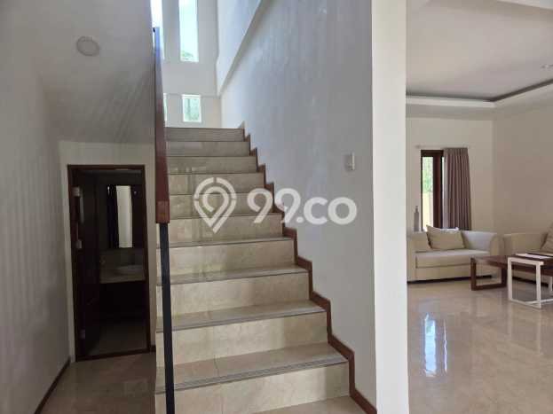 HARGA TERBAIK! Vila di , Luas 215m2m², Lokasi Strategis HARGA TERBAIK! Vila di , Luas 215m2m², Lokasi Strategis