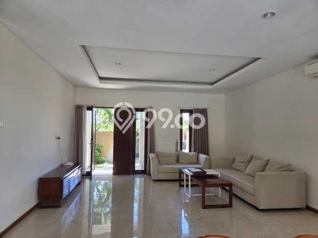 HARGA TERBAIK! Vila di , Luas 215m2m², Lokasi Strategis HARGA TERBAIK! Vila di , Luas 215m2m², Lokasi Strategis
