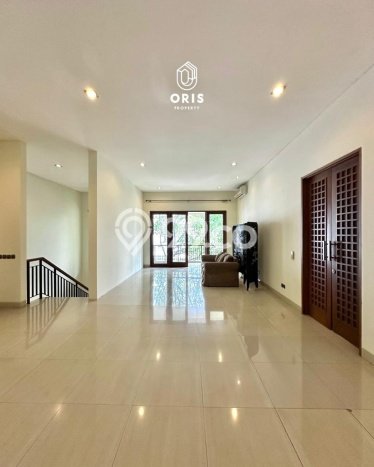 Jual Rumah Luas Elegan Dengan View Eksklusif di Kemang, Jakarta Selatan Jual Rumah Luas Elegan Dengan View Eksklusif di Kemang, Jakarta Selatan