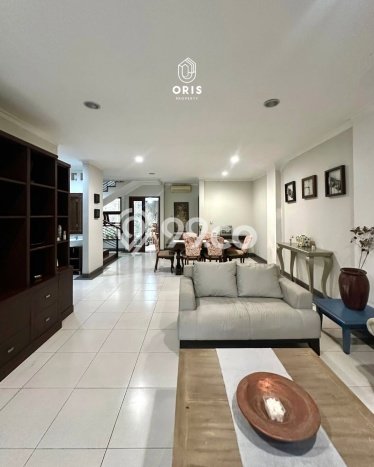 Ready to Use! Luxury House LT 160m2 Desain Elegan di Pondok Indah Ready to Use! Luxury House LT 160m2 Desain Elegan di Pondok Indah