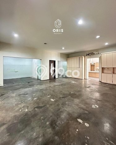 For Sale! Premium House LT 588m2 Desain Elegan di Senopati For Sale! Premium House LT 588m2 Desain Elegan di Senopati