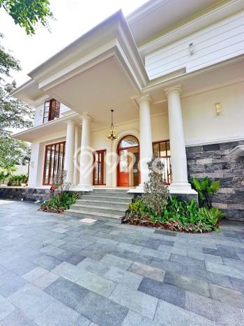 Ready to Use! Luxury House LT 1066m2 Desain Modern di Kemang Ready to Use! Luxury House LT 1066m2 Desain Modern di Kemang