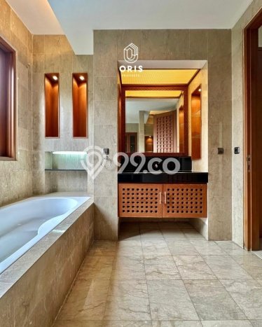 Jual Rumah Luas Elegan Dengan View Eksklusif di Kemang, Jakarta Selatan Jual Rumah Luas Elegan Dengan View Eksklusif di Kemang, Jakarta Selatan