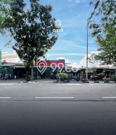 TANAH POTENSIAL! Tanah Kawasan Senayan, Luas 1582m², Tepi Jalan Raya TANAH POTENSIAL! Tanah Kawasan Senayan, Luas 1582m², Tepi Jalan Raya