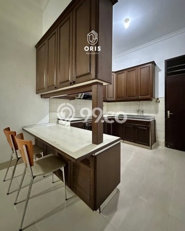 Siap Huni Rumah Mewah 3 Kamar di Kebayoran Baru Dekat ke Mana Pun Siap Huni Rumah Mewah 3 Kamar di Kebayoran Baru Dekat ke Mana Pun
