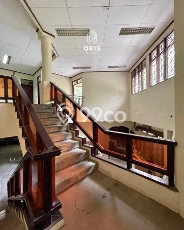 Hunian Mewah Siap Huni LT 852m2 di Kebayoran Baru, Jakarta Selatan Hunian Mewah Siap Huni LT 852m2 di Kebayoran Baru, Jakarta Selatan