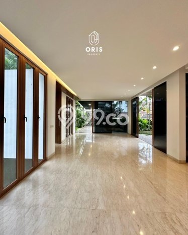 Dijual Rumah Luas Megah Dengan View Cantik di Kuningan, Jakarta Selatan Dijual Rumah Luas Megah Dengan View Cantik di Kuningan, Jakarta Selatan
