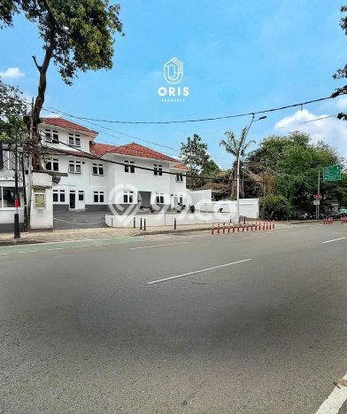 Rumah Eksklusif Siap Huni LT 1046m2 di Menteng, Jakarta Pusat Rumah Eksklusif Siap Huni LT 1046m2 di Menteng, Jakarta Pusat